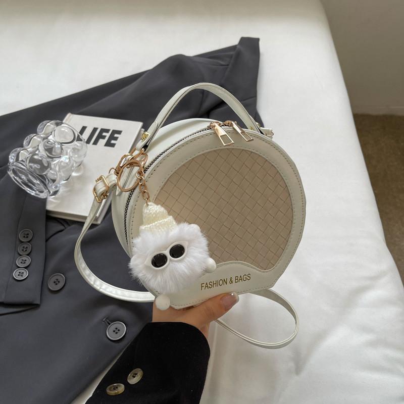 Stylish Trendy Womens Round Crossbody Bag With Zip Closure In Chic Black