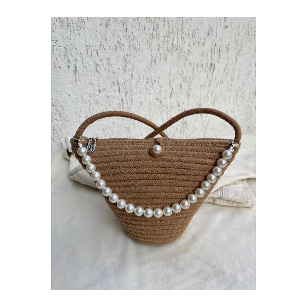 Damen-Schultertasche im Perlendesign in gebrochenem Weiß