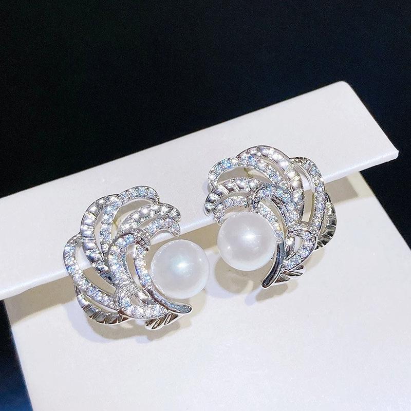 2026 New Pearl Exquisite Luxury European and American Light Luxury Earnail Women s Evening Dress Elegant Style Accessories