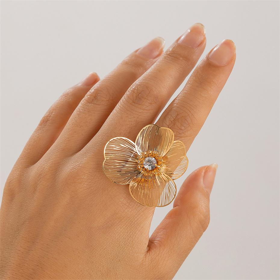 Elegant Ginkgo Leaf Flower Ring for Women, Vintage Gold Finger Ring Wedge Jewelry Accessory Gift