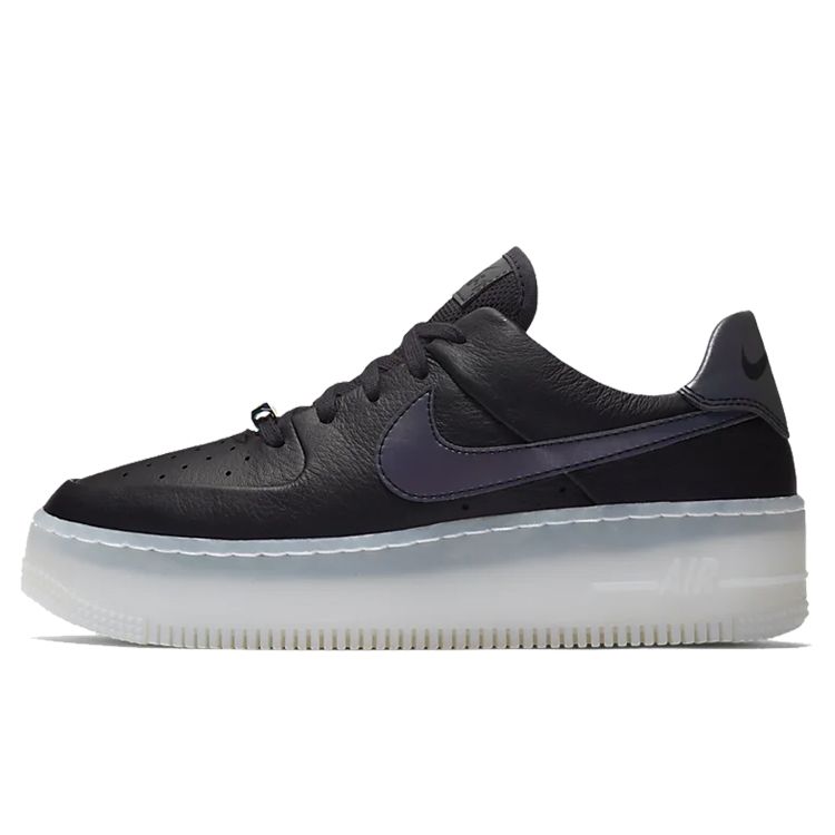 

Женские кроссовки Nike Air Force 1 Sage Low LX Oil Grey черно-белые AR5409-004