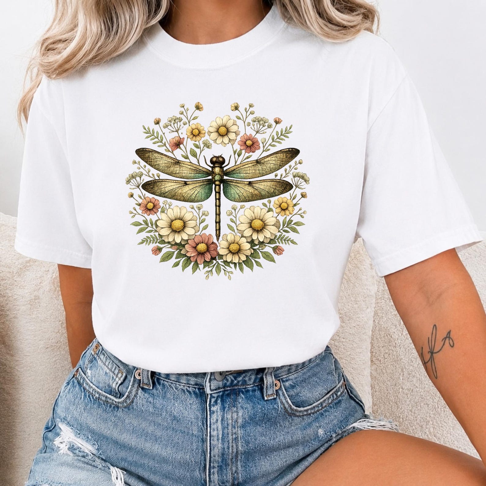 Dragonfly Floral Shirt, Botanical Nature Tee, Cottagecore Dragonfly T-Shirt, Vintage Insect Graphic Shirt, Nature Lover Gift M