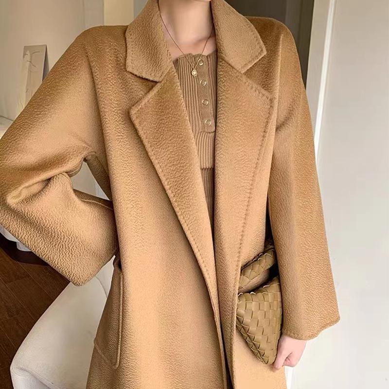Max Family Style 2023 Women's Extra Long Wool Coat in New Water Ripple Design