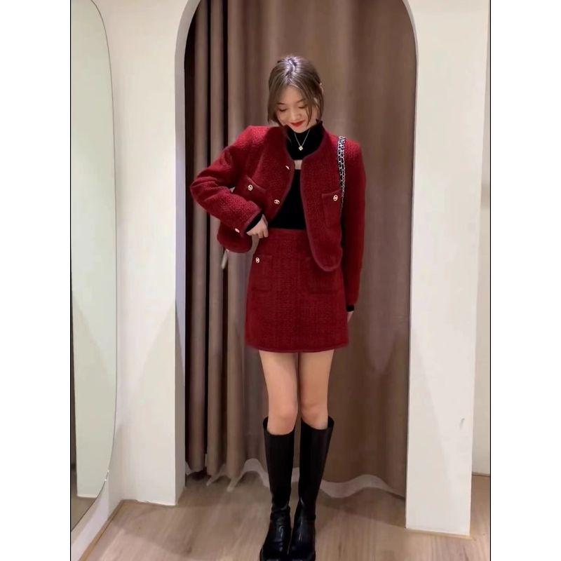 

Европейская станция 2024 Новая зимняя одежда Комплект красного костюма на Новый год Юбка Классический стиль Комплект-двойка для женщин Red Outwear + red skirt S