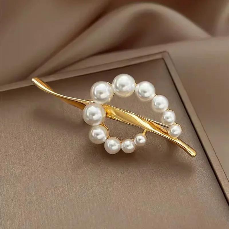 SKEDS Women Girls Elegnat High-end Flower Pearl Crystal Brooch Pin Fashion Exquisite Party Banquet Badges Corsages For Lady