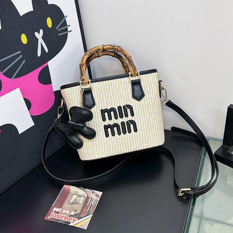 

Женская сумка-ведро кроссбоди с плетением из соломы и бамбуковой ручкой – универсальная мода для пляжа или города. With pendant чёрный