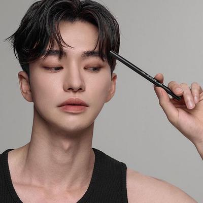 Make-up na oči – Tužky a gely na obočí