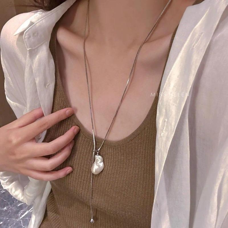 Small-scale Design, Pullable Imitation Pearl Long Necklace for Women, in A Minimalist Style, Suitable for All Kinds of Sweaters. Baroque pearl