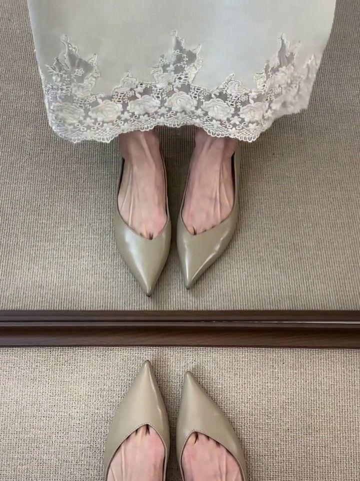 2025 new French minimalist versatile light mouth single shoes women's milk tea color pointed comfortable flat shoes work commuter shoes