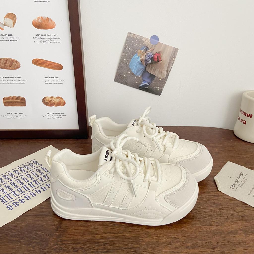 2025 Herbst neue vielseitige lässige Sport-Board-Schuhe Damen koreanische Version Nischendesign Plateau weiße Schuhe ins trendy