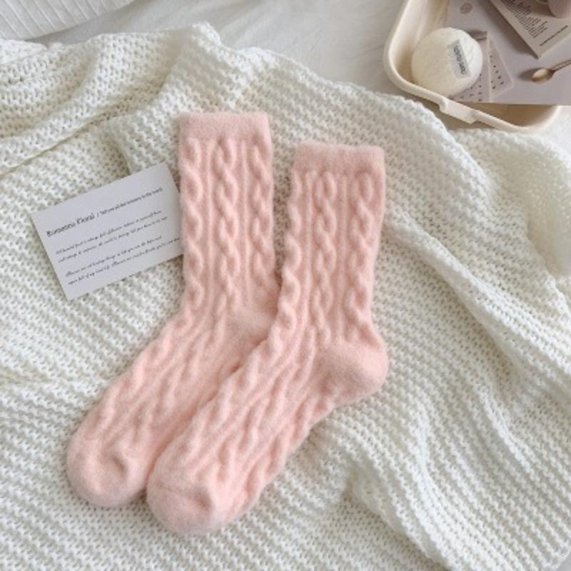 1 Pair  Women's Cozy Fuzzy Socks- Winter Warm Plush Mid-Calf Length Twisted Pattern Knit Fabric Socks
