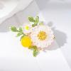 Practical Sturdy Alloy Brooch Decoration with Pearls and Daisies Special Gifts for Mothers Wives or Friend Daily Use