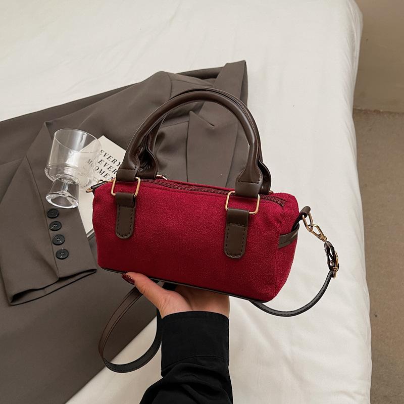 

Korean version of autumn new retro niche design single shoulder oblique span small bag small square bag foreign style portable women s bag tide