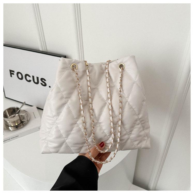 2025 Rhombus winter new simple fashion casual large capacity chain tote shoulder handbag