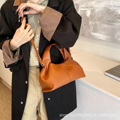 Autumn and Winter Retro Small Bag Women's 2025 New Fashion Versatile Messenger Bag High Sense Super Fire Portable Dumpling Bag
