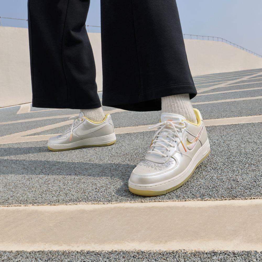 Nike Air Force 1 Breathable Skateboard Shoes Women s White Yellow 35.5