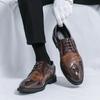 Ny mode 46 47 stor storlek 48 låga läderskor för män snörning Brock snidad lackläder blanka herrskor
