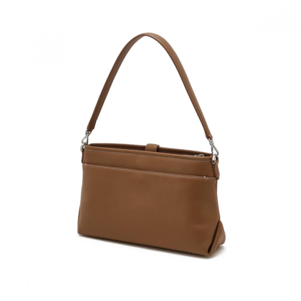 Daks Cla Black Cowhide Shoulder Bag With Buckle Dcba6f174w2