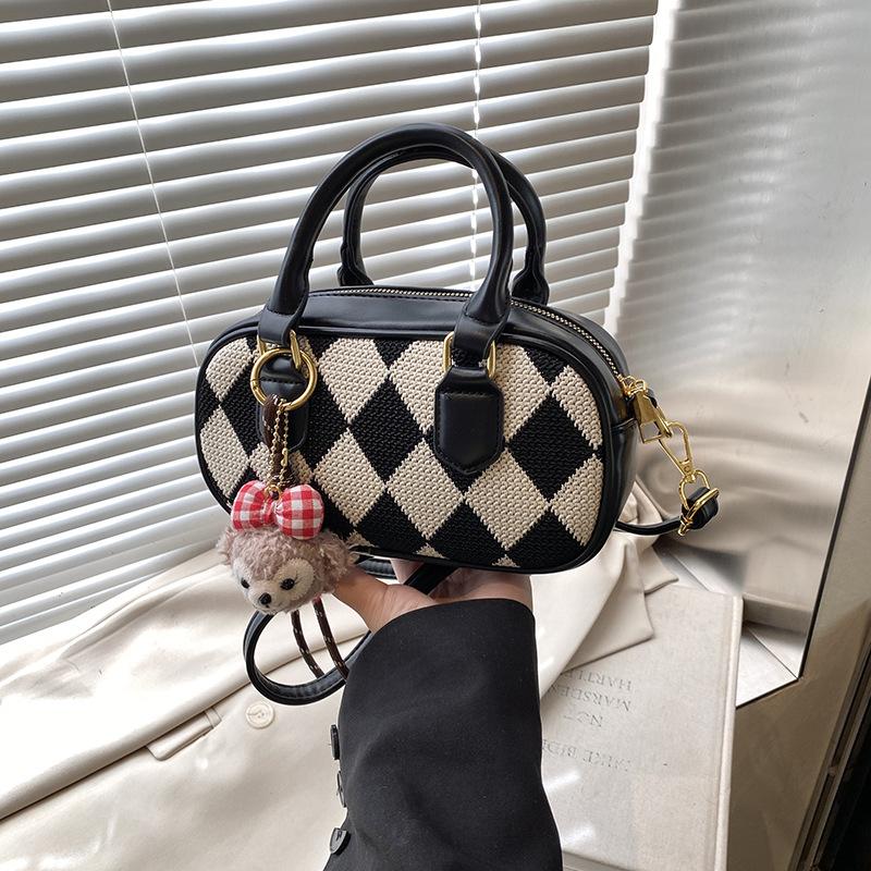 Autumn and winter rhombus niche contrasting color bag women's new fashion versatile messenger bag portable bowling bag