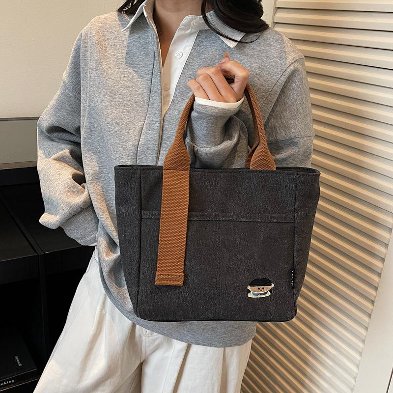 Lightweight canvas bag women's 2025 new autumn and winter leisure college students class portable commuter bag portable bucket bag