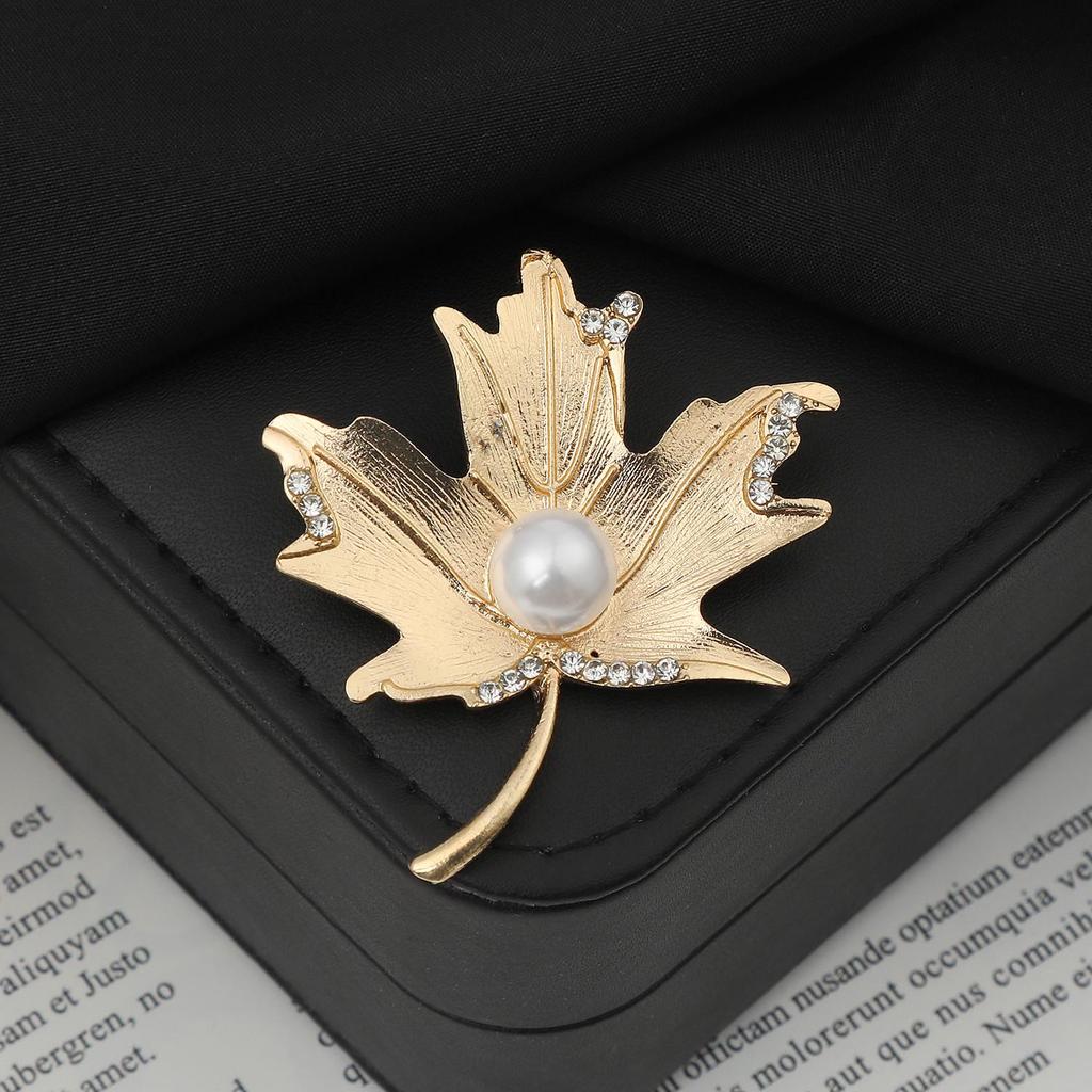 Elegant Versatile Light Luxury Corsage Brooch with Niche Design - Anti-Exposure Pin