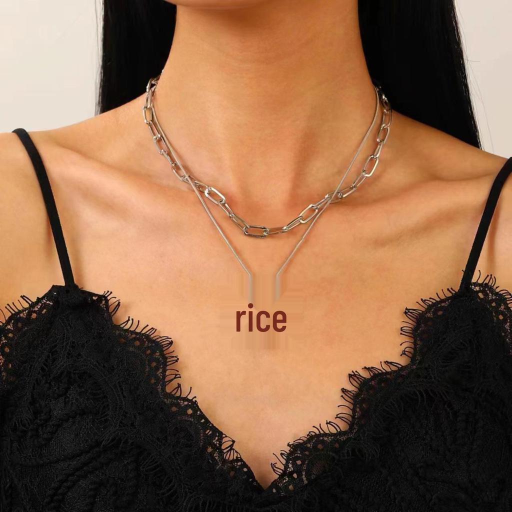 Halloween Spinnenstecker: Dunkler, dreidimensionaler Punk-Stil für einen coolen, ausgefallenen Look - Perfekt für europäische und amerikanische Fashionistas.