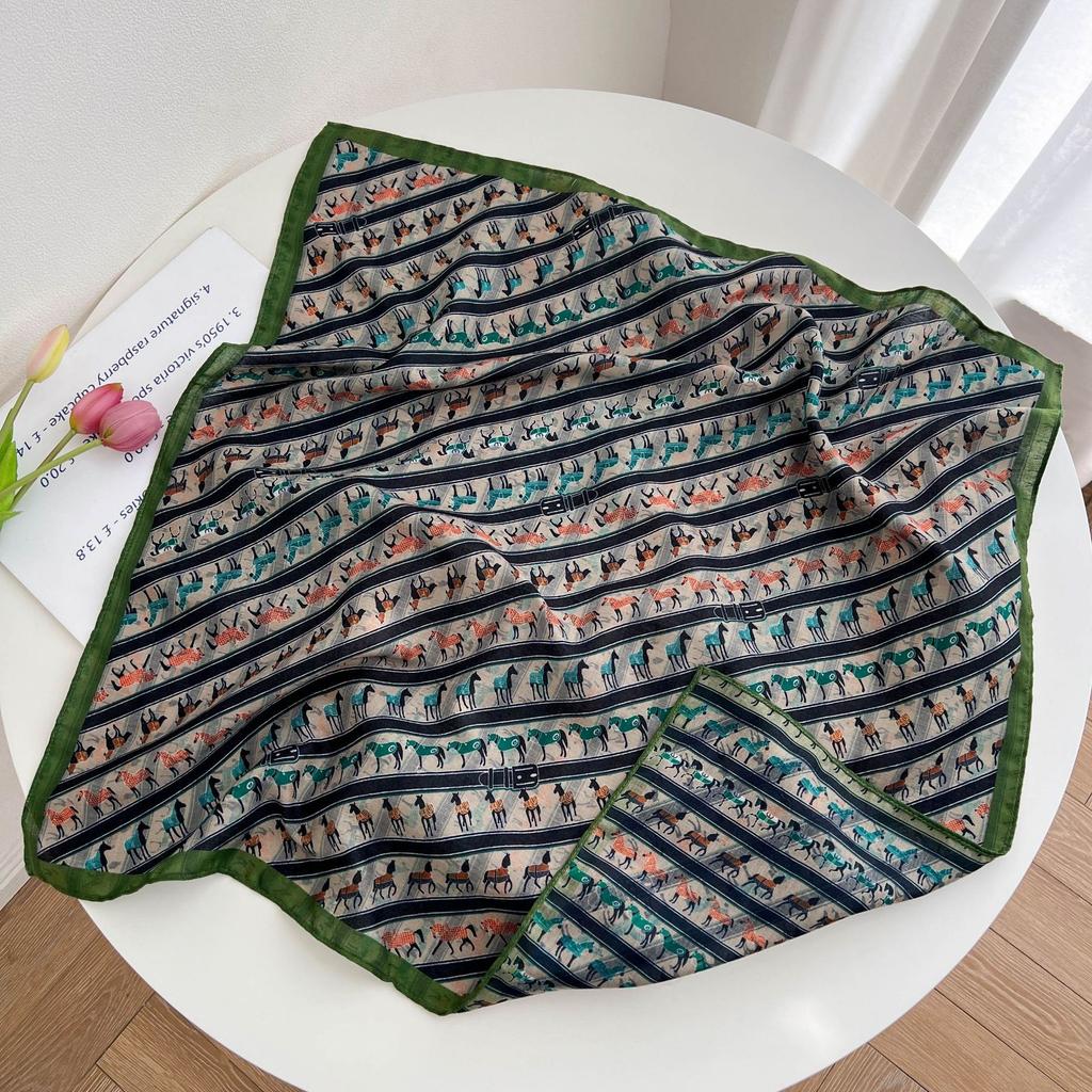 Summer new double-sided velvet scarf air-conditioned room with shawl women travel photo thin sunscreen 61 small square scarf