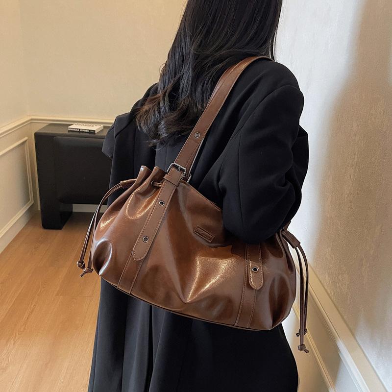 Retro Large-capacity Handbag, Niche Design, Single-shoulder Underarm Bag, Tote Bag