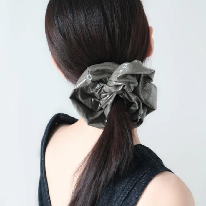GLOSSY TEXTURED HAIR SCRUNCHIE (2COLOR)