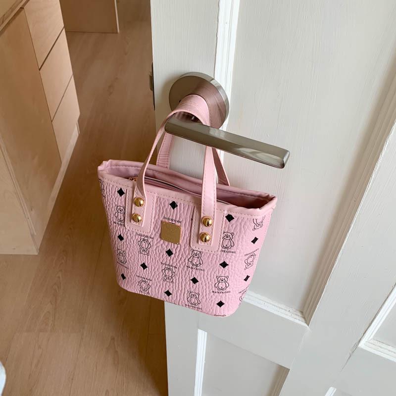 

Premium sense small bag women 2025 new niche texture portable bucket bag versatile vegetable basket shoulder messenger bag розовый