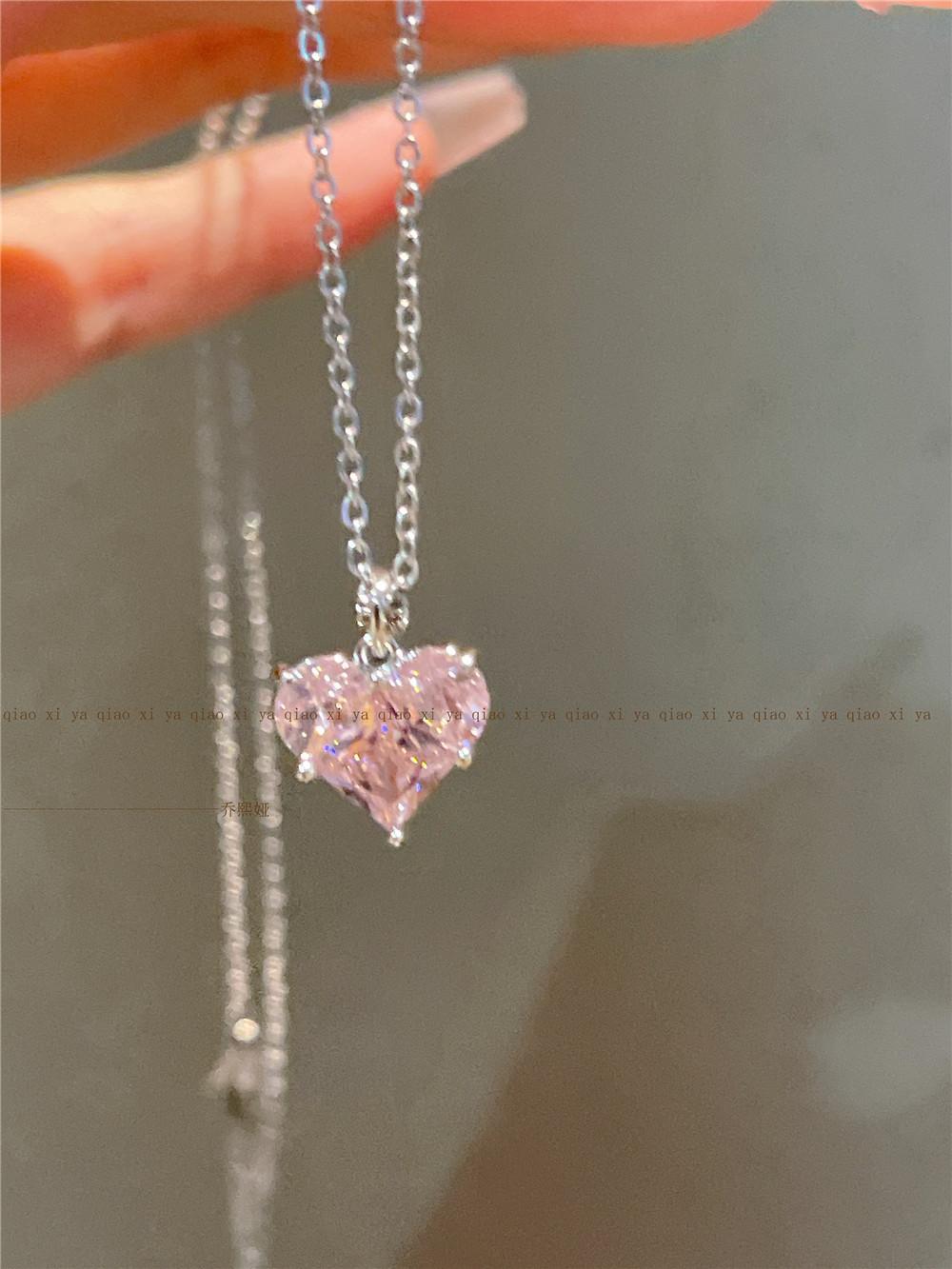 

Минималистичный светильник, роскошное сладкое розовое ожерелье в форме сердца в форме сердца, нишевый дизайн, усовершенствованные аксессуары для ожерелья, яркий кулон copper