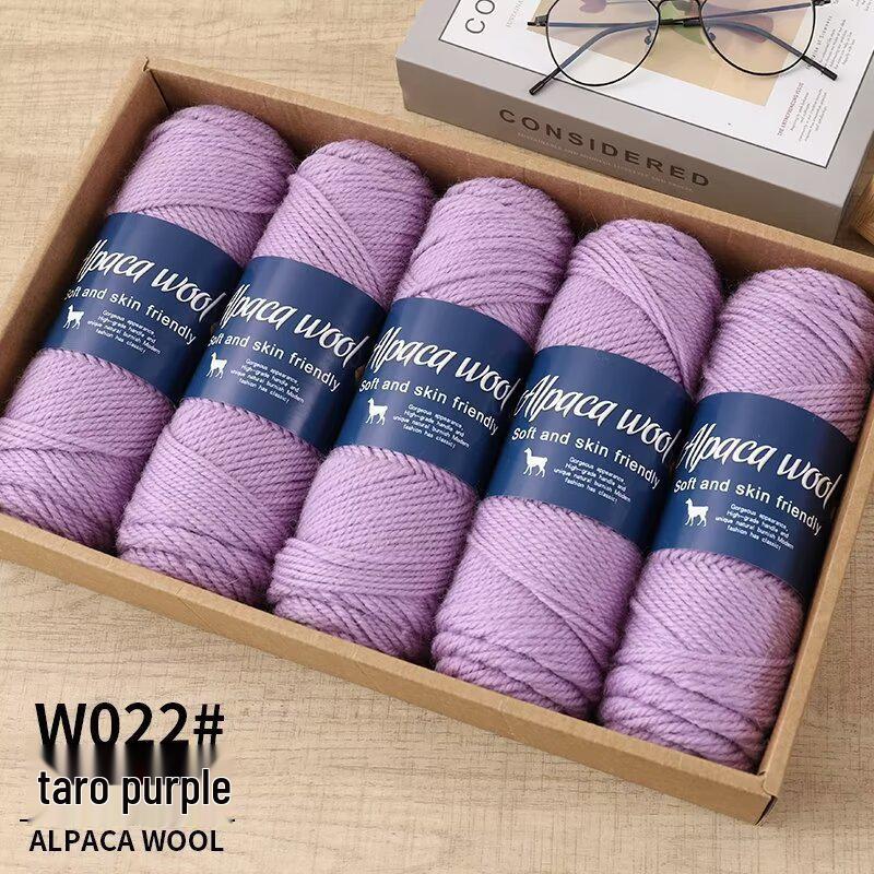 Soft Alpaca Yarn: Comfortable, ideal for hand-knitting scarves and other medium-thick projects.