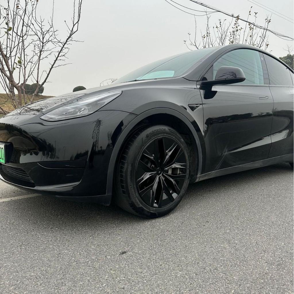 19-Inch Decorative Wheel Cover for Tesla Model Y (2021-2024) - Full Coverage Protection