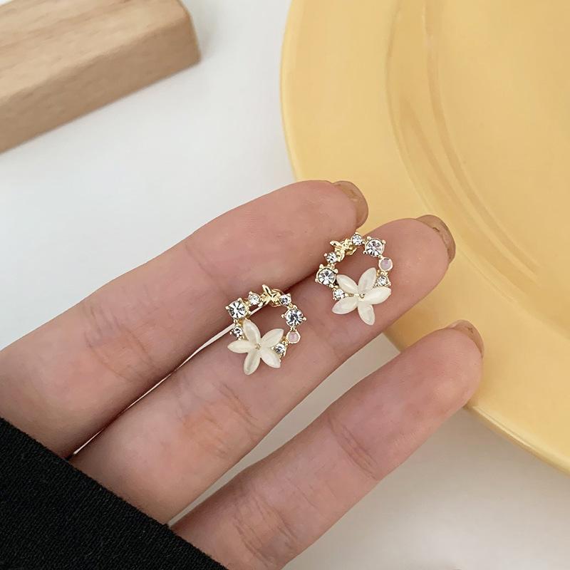 Silver needle Korean small fresh flower stud earrings, simple and small earrings temperament women s earrings