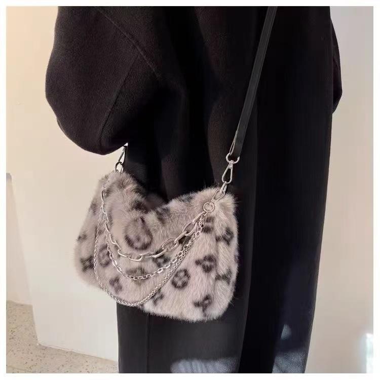 

Стильна маленька квадратна сумка для жінок, Дизайн, Сумка через плече, Модна сумка під пахвою. One Size хакі