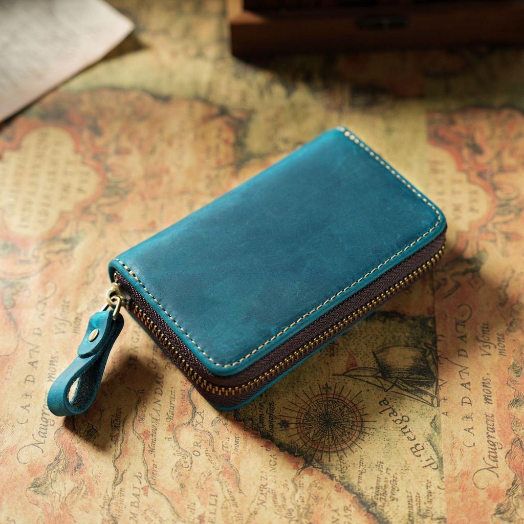 Crazy Horse Leather Car Key Holder with Zipper and Hook - Portable, Anti-Lost, Top Layer Cowhide.
