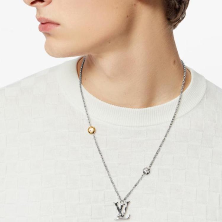 Louis Vuitton Monogram Wygrawerowany List Logo Dekoracja 925 Srebro Naszyjnik Męski naszyjnik M00331