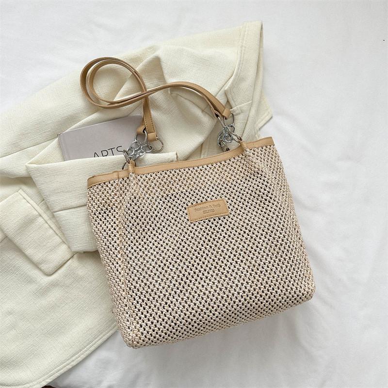 

Versatile Black Woven Tote Bag For Women With Roomy Interior And Stylish Street Trend Elements хакі