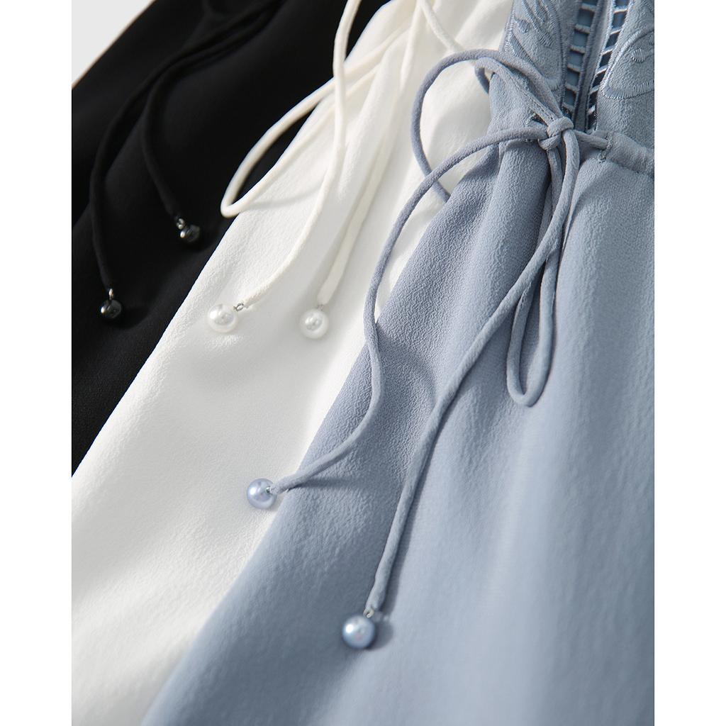 Letní bílé pohádkové šaty vyšívané tenkými a splývavými hedvábnými šaty z Georgie