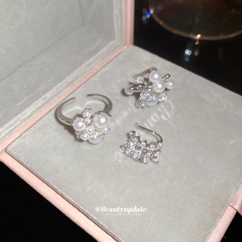 Korean Diamond-encrusted Flower Pearl Ear Clip Ring Jewelry Set, Exquisite Light Luxury, High Sense, Great Beauty, Versatile Jewelry