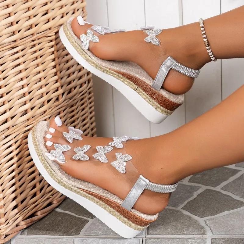 

Модная обувь для женщин 2024 года, новые современные женские босоножки на платформе, женские босоножки с резинкой и кристаллами-бабочками на танкетке, женская обувь 37