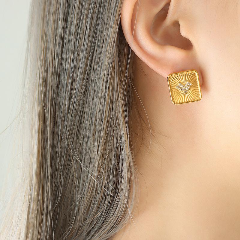 Korean Women'S Niche Design Titanium Steel Square Brand Heart Pendant Necklace Personalized Fashion Earrings Gold-Plated Jewelry Set