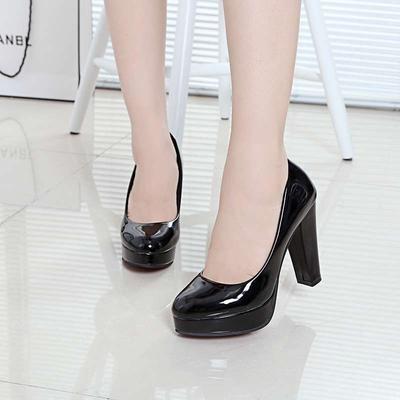 34-42 Übergröße Damen High Heels 2019 Frühling, Sommer und Herbst Neue Lackleder Dicke Ferse Flacher Ausschnitt Einzelne Schuhe Vielseitig Singl