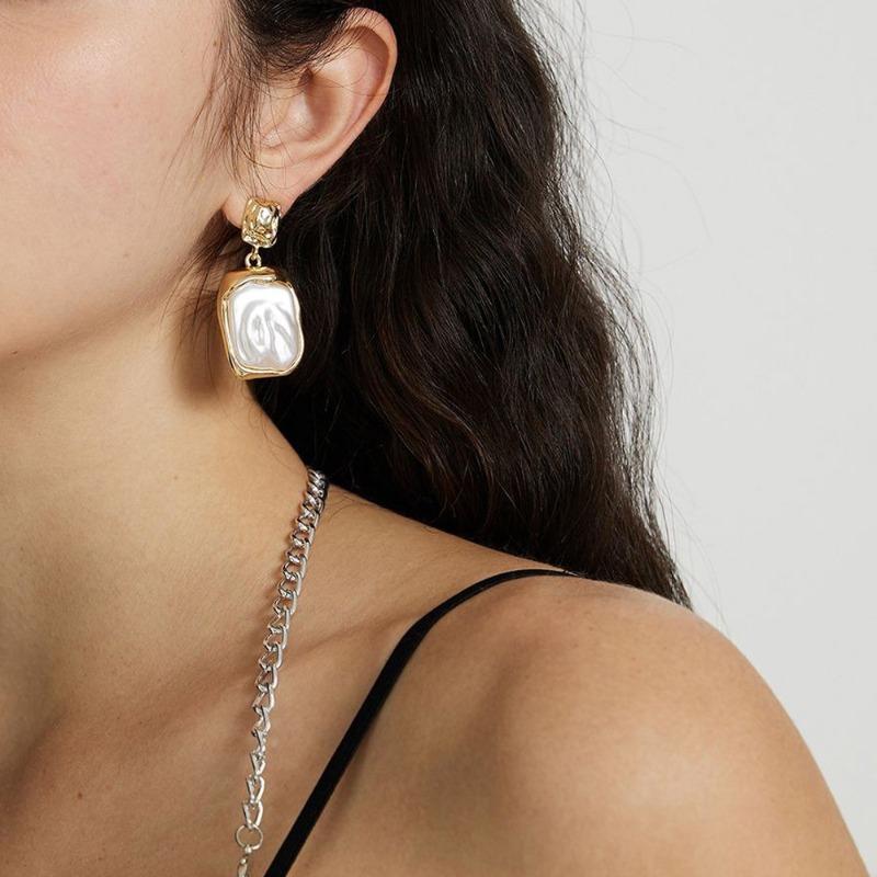 Parel-oorbellen geïnspireerd op vintage: elegante barokke hofstijl