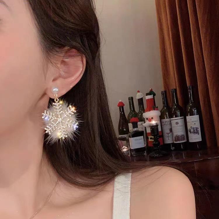Glitter Plush Snowflake Dangle Earrings Elegant Winter Pearl Snowflake Earring Women Fashion Jewelry Christmas Earrings Women