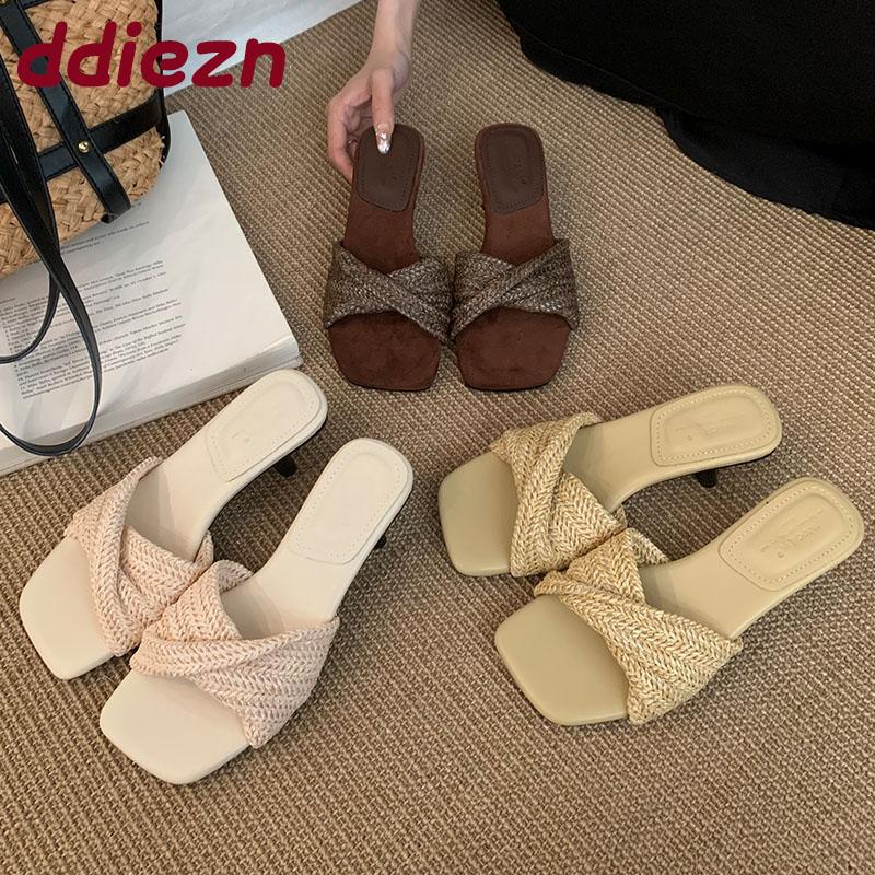 Móda Nové 2025 Móda Nízký Podpatek Dámské Pantofle Sandály Boty Dámská Čtvercová Špička Obuv Mělké Dámské Pantofle na Podpatku Nazouvací Boty