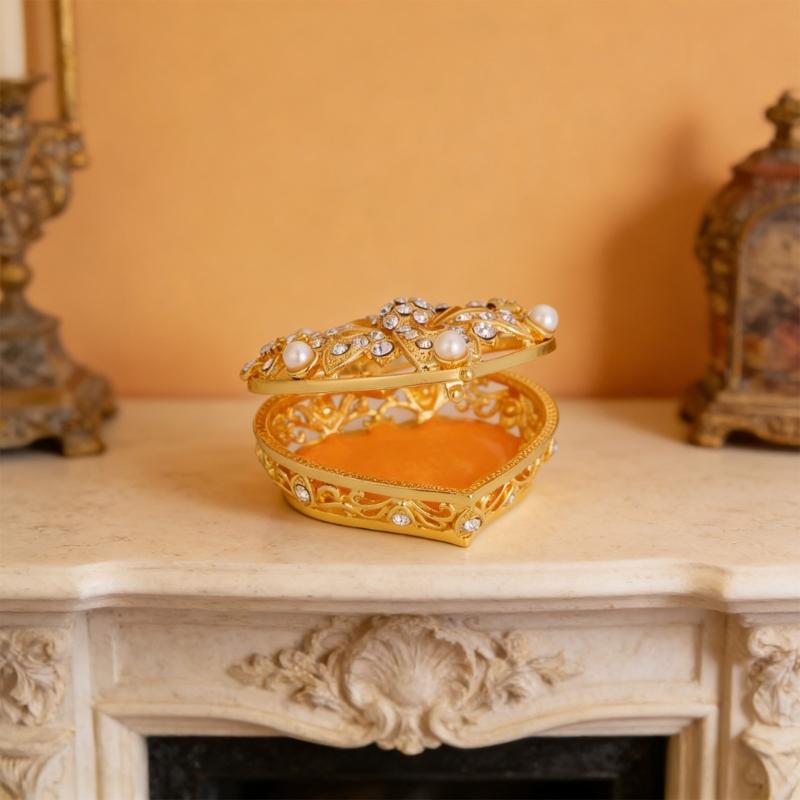 Romance Heart Shaped Metal Jewelry Storage Box Decorated With Diamonds And Pearls