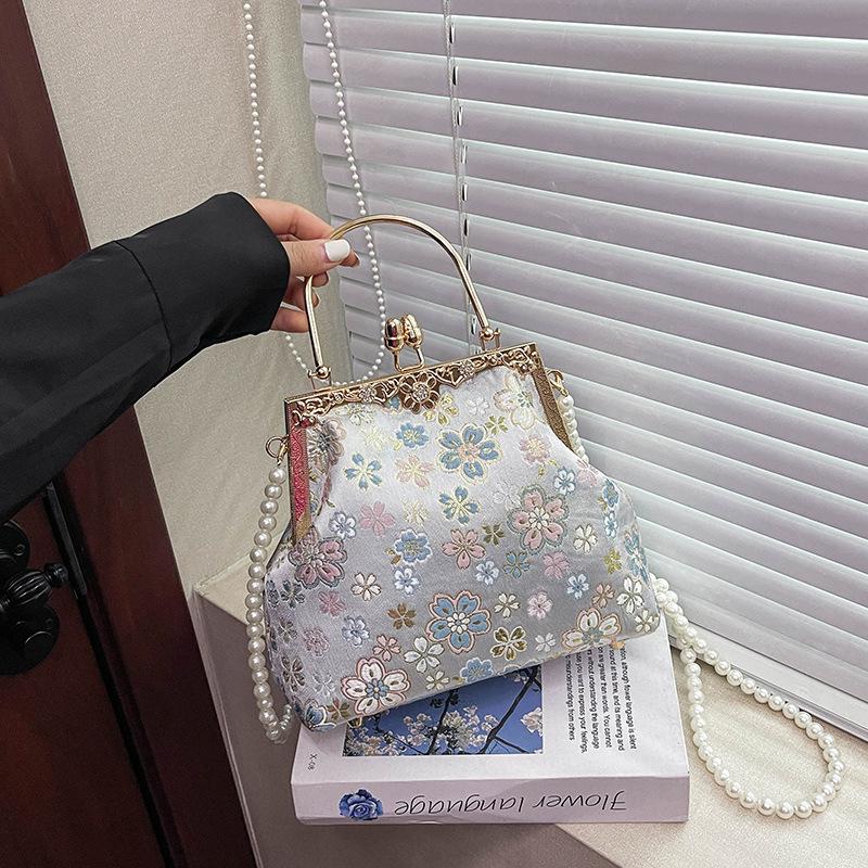 2026 Embroidered Clasp Shell Bag: Niche Design Evening Chain Shoulder & Crossbody Bag for Women