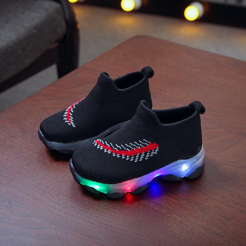 LED-Leuchtsockenschuhe Jungen und Mädchen Leuchtschuhe Herbst und Sommer Neue atmungsaktive Fliegenstrick-Sportschuhe Federleuchtende Schuhe