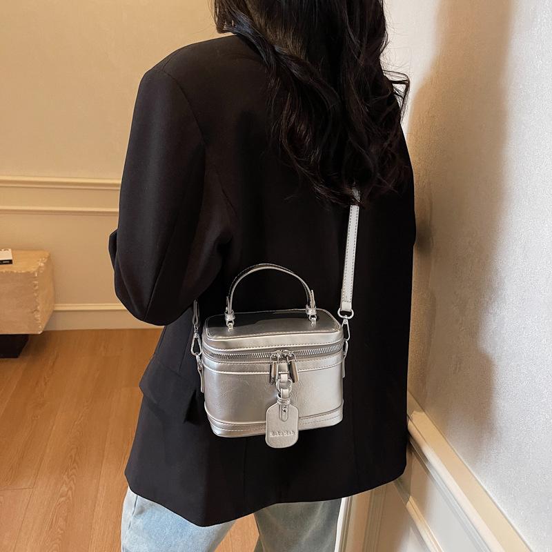 Premium sense hand carry small square bag women 2025 new fashion shoulder bucket bag trendy niche explosion messenger box bag